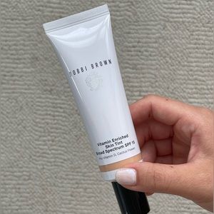 NEW Bobbi Brown Vitamin Enriched Skin Tint Broad Spectrum SPF 15 - Light 2